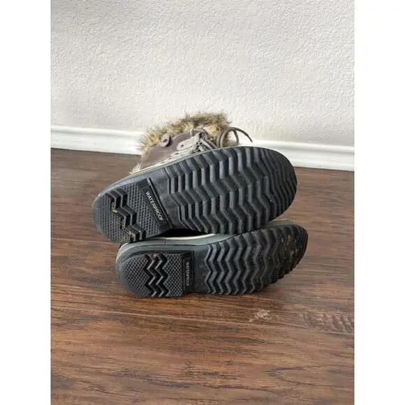 Sorel Joan of Arctic waterproof snow boot w/ faux fur trim, rubber sole, sz 5.5 - Picture 5 of 8